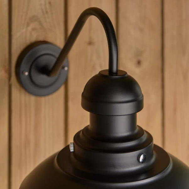 Vogue Preston Curved Outdoor Wall Light 4 Vogue Preston Curved Outdoor Wall Light - Image 4